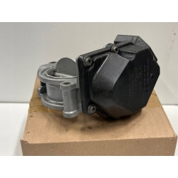 Przepustnica powietrza AUDI A8 D3 A8 D4, Q7 VW TOUAREG 4.2D 057128063D B E